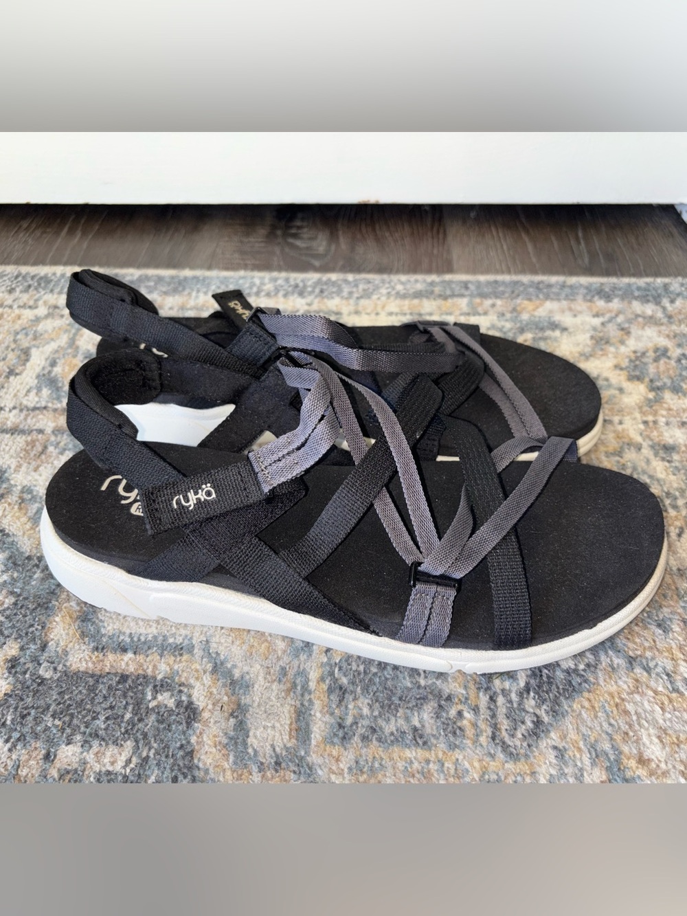 NWOT Ryka Black and Gray Strappy Active Sandals for Women